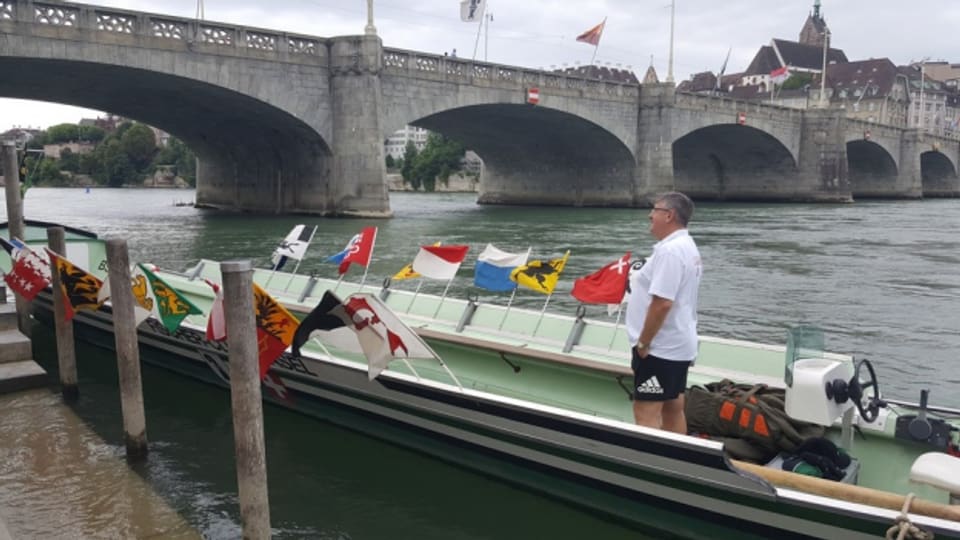 Auf solchen Langbooten sollen Innenstadt-Besucher den Rhein überqueren dürfen.