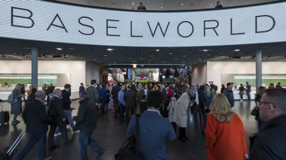 Menschen aus der ganzen Welt reisen für die Baselworld nach Basel