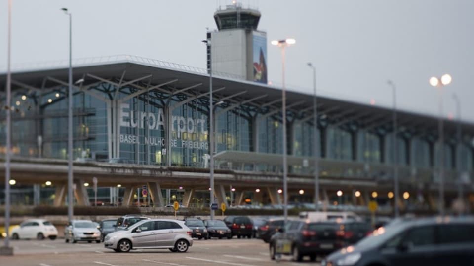 Am Flughafen Basel bleibt das Schwizer Handynetz ausgeschaltet