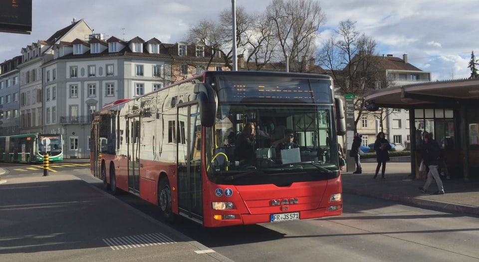 Auf der BVB-Linie 48 verkehren teilweise deutsche Busse. Doch die Ortskenntnisse einzelner Chauffeure lassen sehr zu wünschen übrig.
