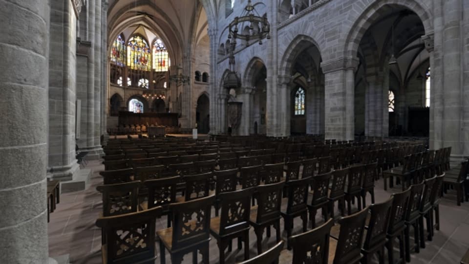 Das karge Innere des Basler Münsters zeigt klar die Spuren der Reformation.