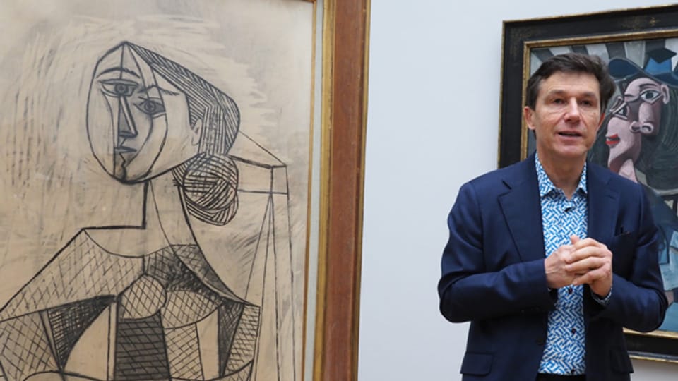 Kunstmuseum-Direktor Josef Helfenstein freut sich über eines der neuen Picasso-Bilder (links).