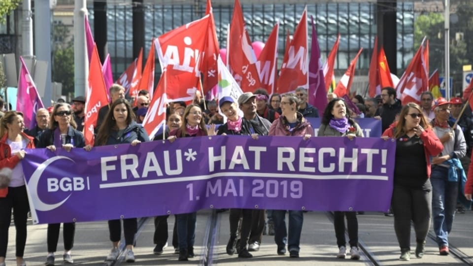 1.-Mai-Demo im Zeichen des Frauenstreiks