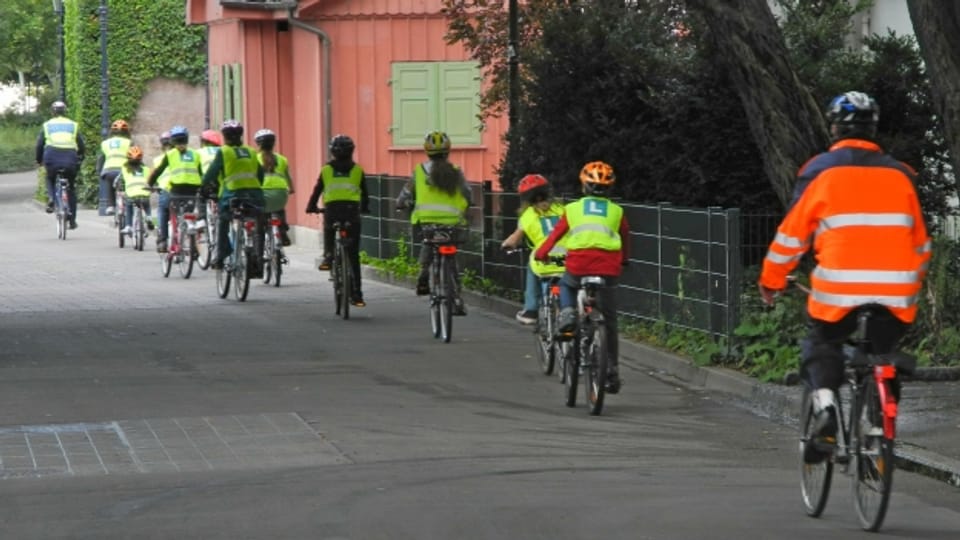 Kinder die sich in Basel nicht an die Verkehrsregeln halten, werden von der Polizei vorgeladen
