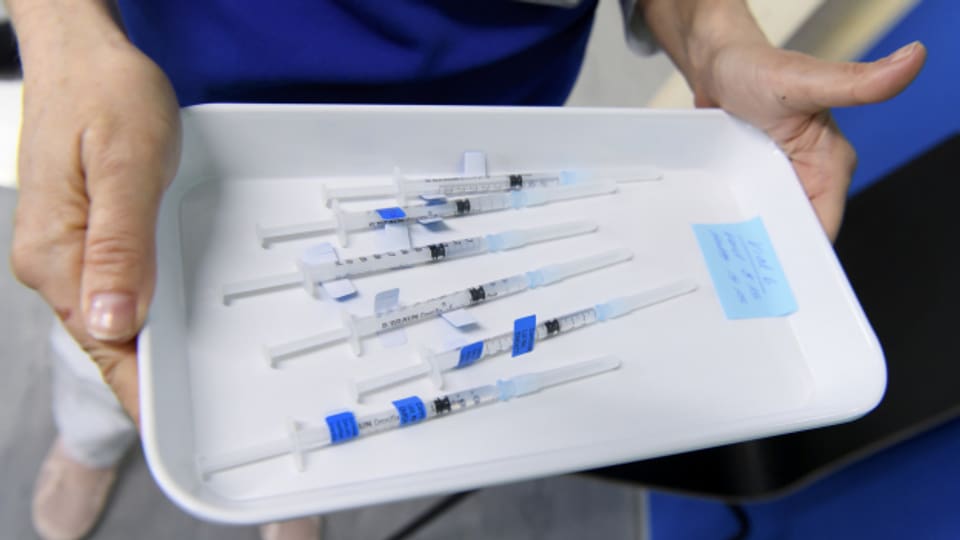 Im Claraspital liessen sich über 70 Prozent des Personals impfen