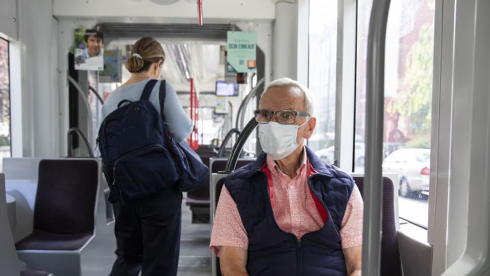 Seit zwei Wochen gilt in der Schweiz eine Maskenpflicht im öffentlichen Verkehr.
