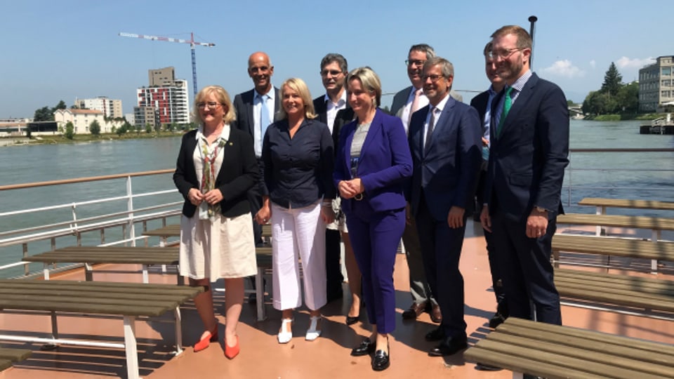 Alle in einem Boot: PolitikerInnen und Unternehmer kämpfen für weiterhin gute Beziehungen im Dreiland