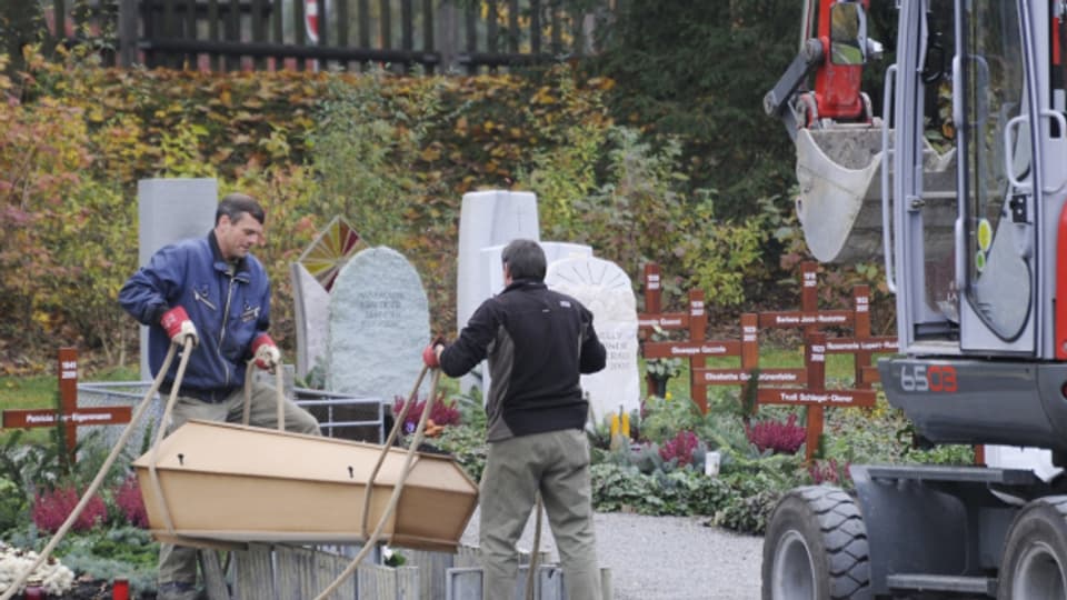Kostet in Münchenstein 2'800 Franken Gebühren: Begräbnis im Sarg