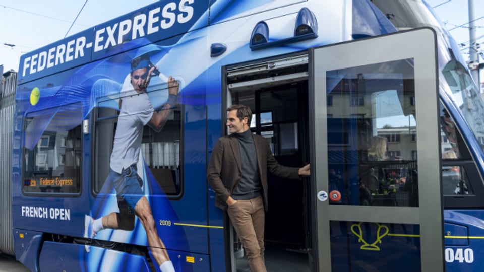 Roger Federer weiht in Basel eigenes Tram ein