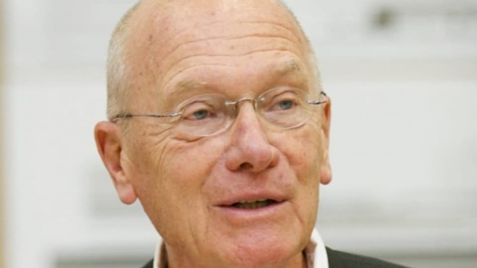 Carl Fingerhuth im Alter von 85 Jahren in Zollikon verstorben.