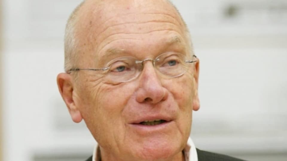Im Alter von 85 Jahren ist Carl Fingerhuth in Zollikon verstorben.