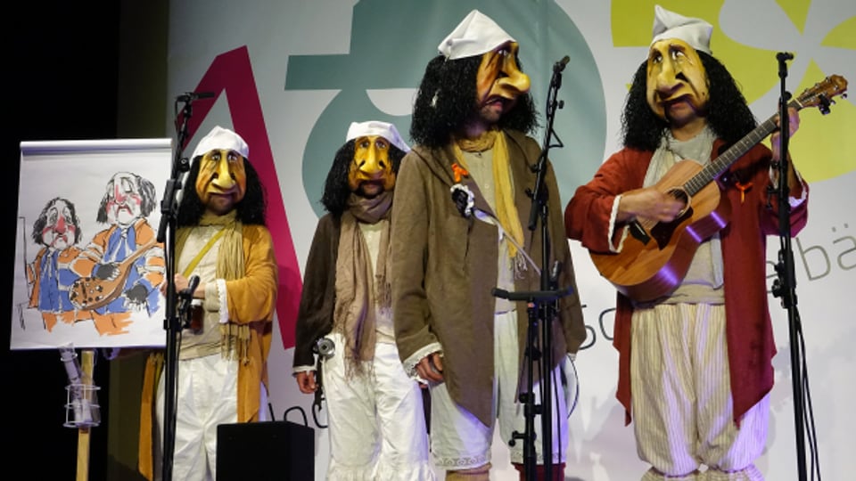 Die Freiheitstrychler sind ein beliebtes Sujet an der Basler Fasnacht auch bim Schnitzelbank Brunzguttere