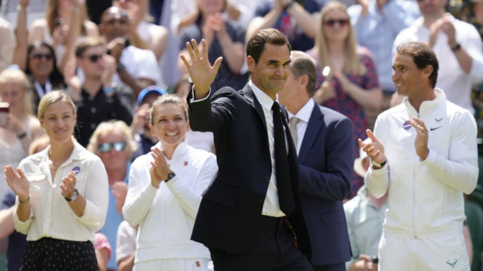 Federer wurde gestern auf dem Centre Court geehrt. Der Applaus brach mehrere Minuten nicht mehr ab.