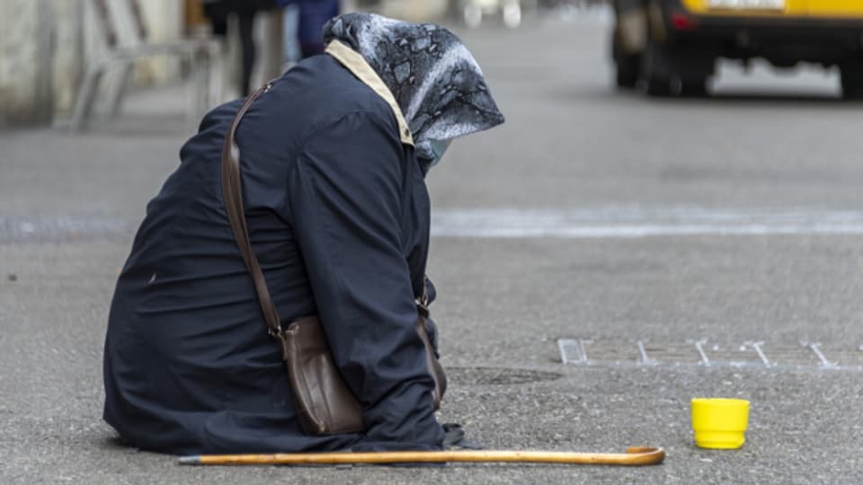 Rund 70 Menschen betteln in Basel, vor dem schärferen Gesetz, waren es etwa 100.