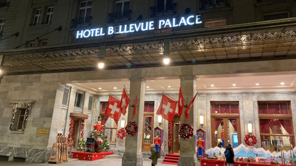 Im Hotel Bellevue in Bern trifft sich die Politik in der Nacht vor der Wahl.