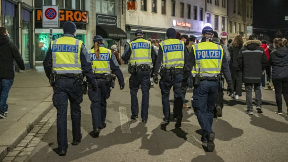 Mit einer 40-Stunden-Woche soll sich die Stimmung im Basler Polizeikorps verbessern