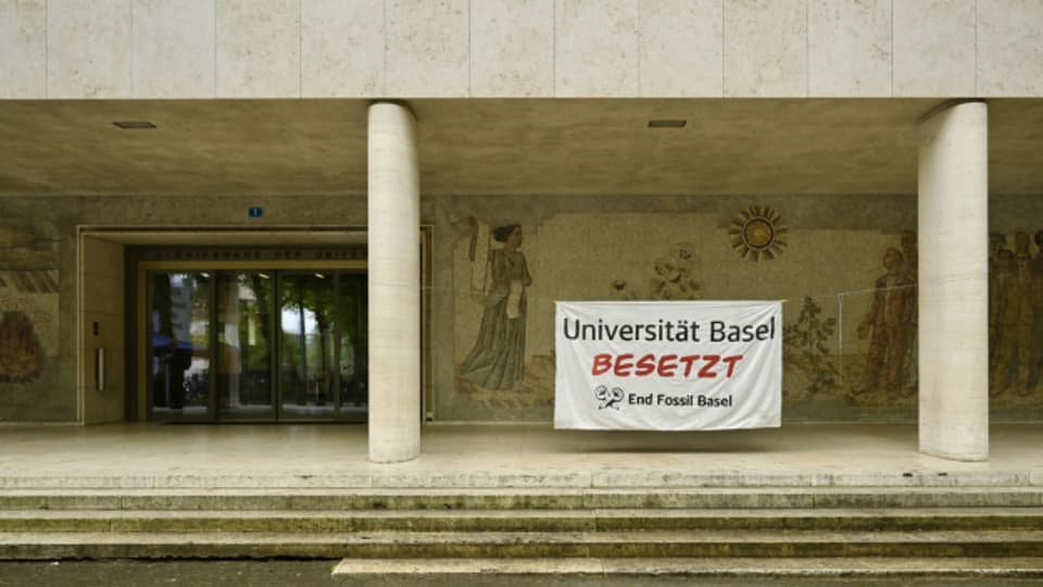 «End Fossil» besetzt Uni Basel Regionaljournal Basel Baselland SRF