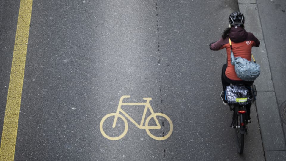 Ein Unbekannter verletzt erneut Velofahrerinnen.