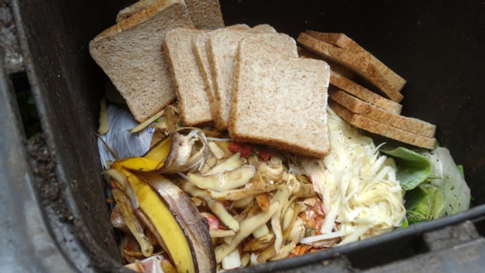 Unmengen Lebensmittel landen jeden Tag im Müll. Spitäler in der Region verfolgen unterschiedliche Strategien im Kampf gegen die Essensverschwendung.