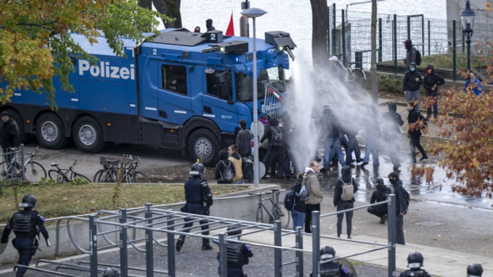 Anhänger der Bewegung Basel Nazifrei hielten sich nicht an das Demoverbot