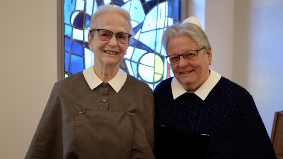 Schwester Vroni (links) und Schwester Elisabeth (rechts)