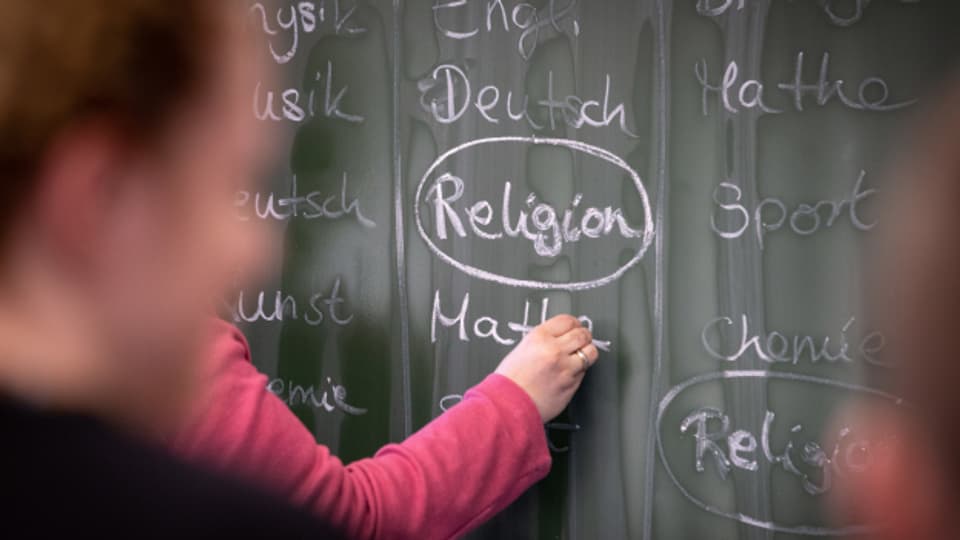 Jeder Kanton kümmert sich selber darum Lehrkräfte in Religion auszubilden.