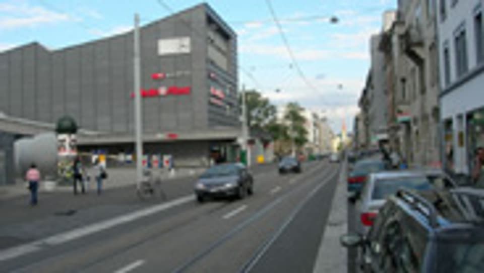 Die Güterstrasse - eine der Längsachsen im "Gundeli".