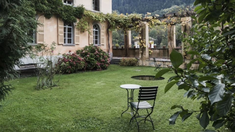 Ziergärten gelten als wichtige Bestandteile des Siedlungsbildes: Teilansicht der historischen Villa Garbald in Castasegna im Bergell.