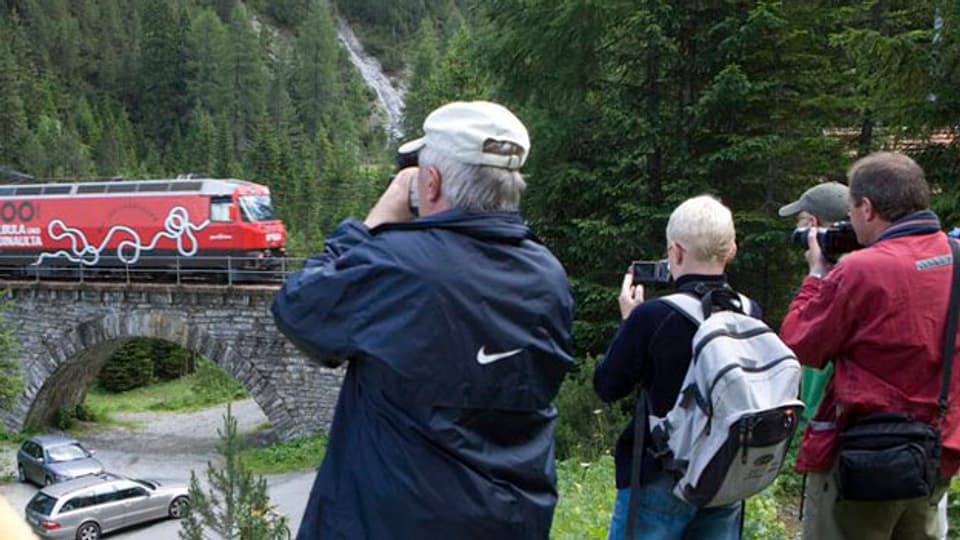 In Graubünden steht eine Internet-Plattform für Touristen zur Diskussion.
