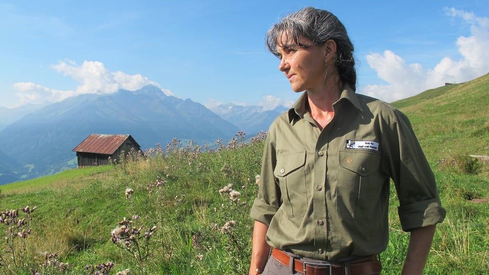 Im Sommer startete Pirmina Caminada als erste Wildhüterin von Graubünden.