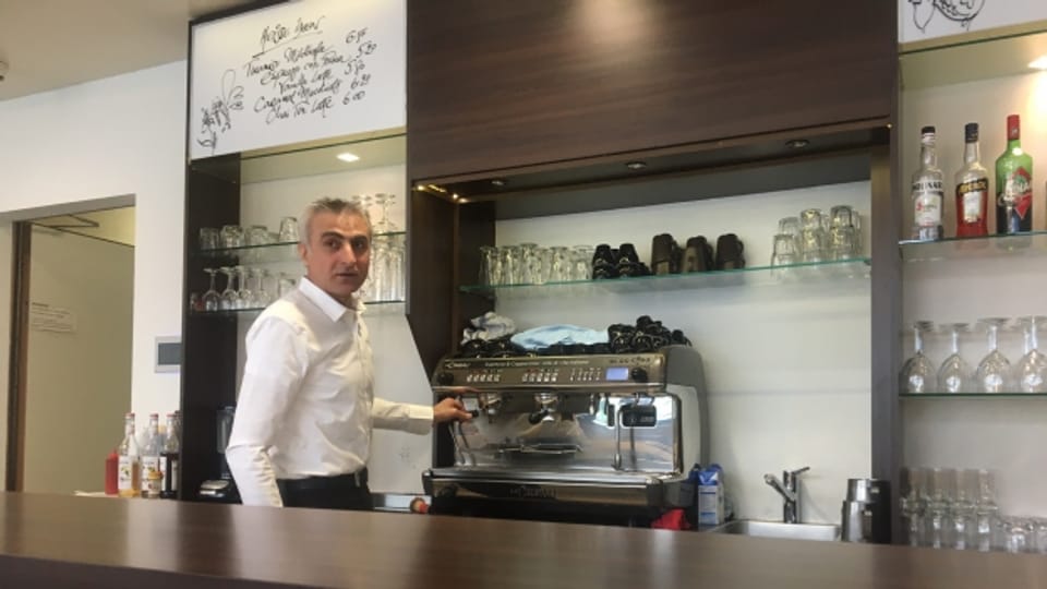 Nusret Topyürek führt seit zehn Jahren ein Café in Chur.