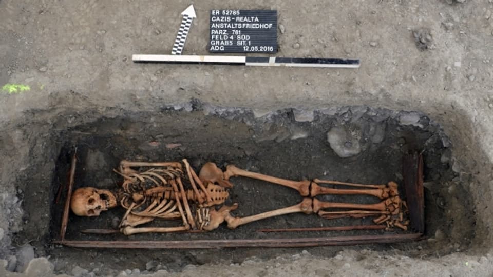 Wissenschaftler untersuchten die Knochen von zwangsweise verwahrten Menschen im bündnerischen Cazis.