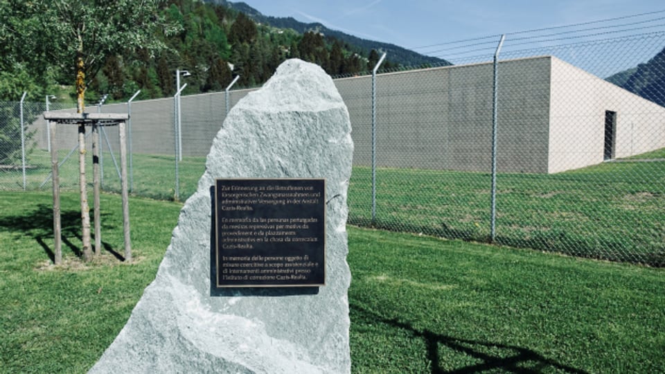 Eine neue Gedenkstätte in Cazis erinnert an zwangsweise verwahrte Menschen