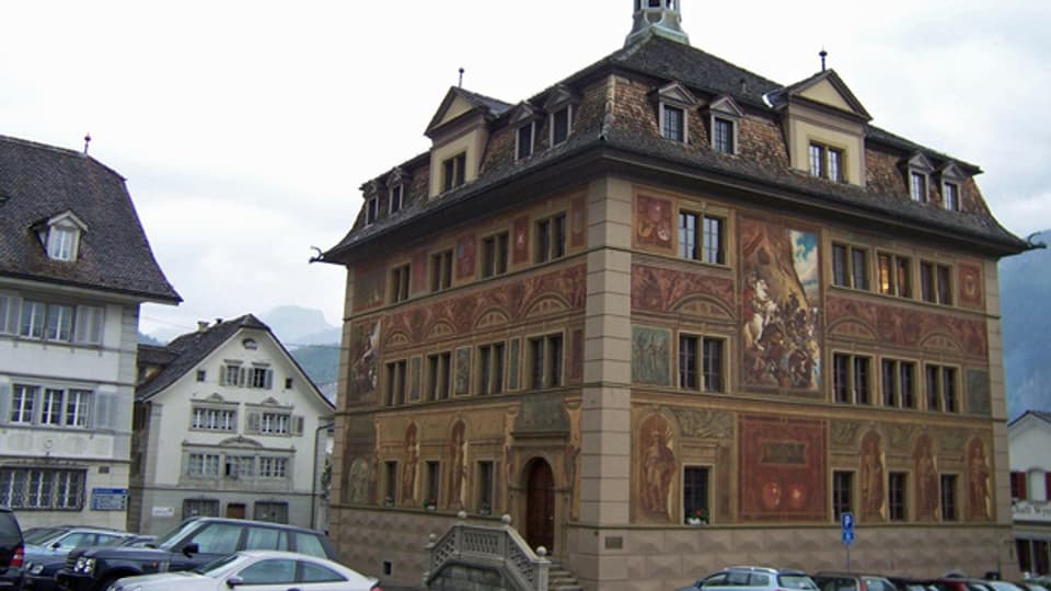 Die Kantonsverfassung des Kantons Schwyz von 1898 wird abgelöst.