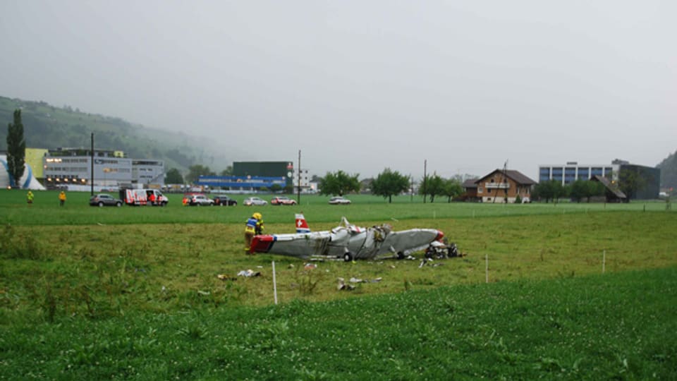 Das Wrack des abgestürzten Flugzeuges in Kägiswil.