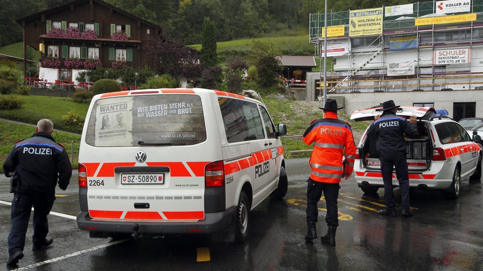 Die Schwyzer Polizei sperrte am 12. September 2012 auf der Ibergeregg vorübergehend sämtliche Strasse und Zufahrten.