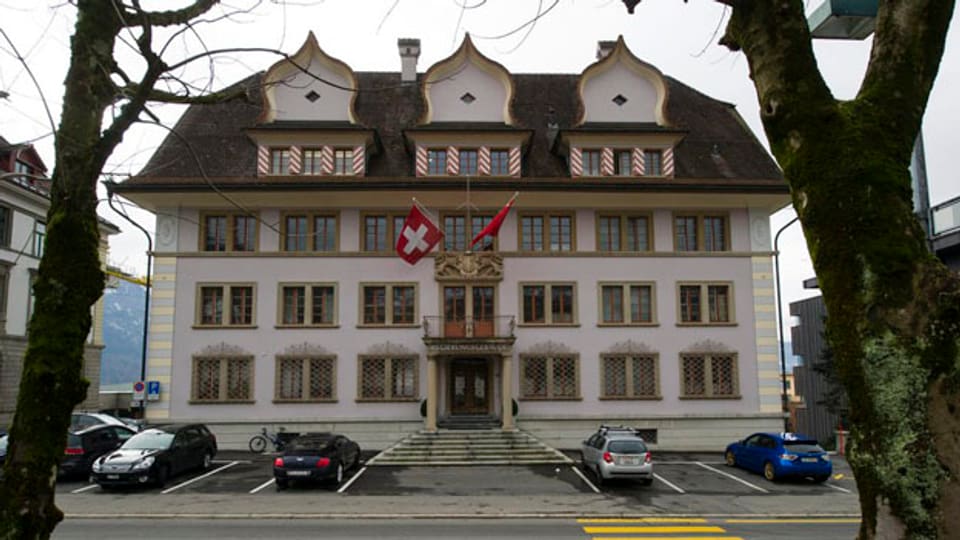 Das Schwyzer Regierungsgebäude - Schwyz besteuert am schnellsten.