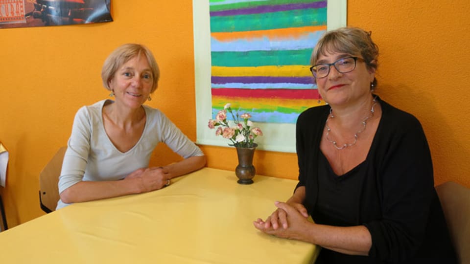 Traversa-Geschäftsführerin Marta Bühler (rechts) und Mitarbeiterin Dora Frank im Tageszentrum.