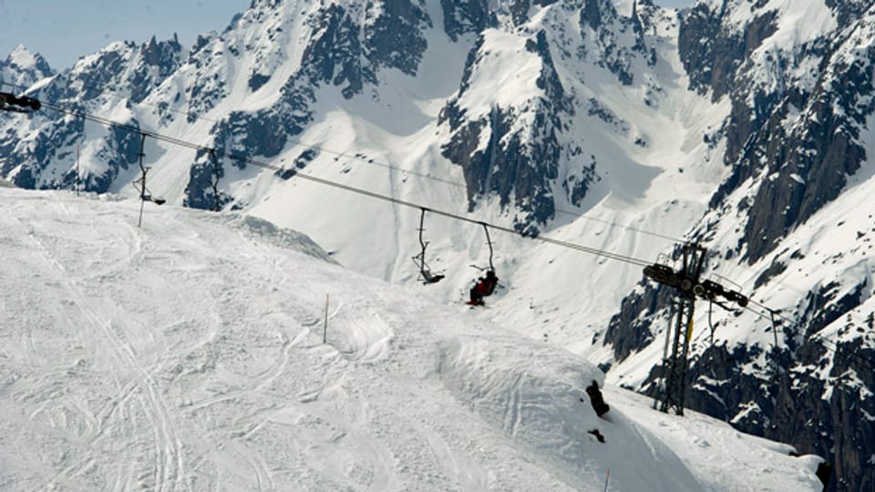 Dank Schneekanonen konnten einige Pisten für die Skifahrer geöffnet werden.