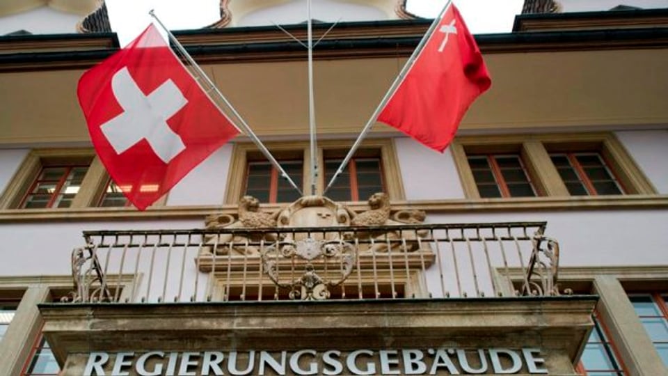 Die Regierung des Kantons Schwyz will mehr Steuern einnehmen.