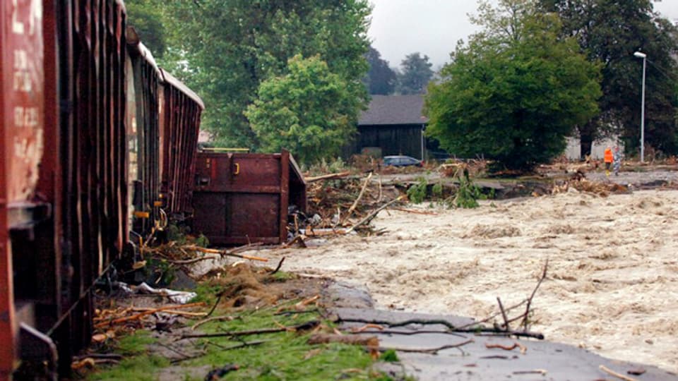 Hochwasser an der Kleinen Emme im Jahr 2005.