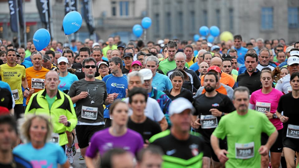 Ursprünglich waren's noch mehr: Fast 11'000 Männer und Frauen starteten am Luzerner Marathon.