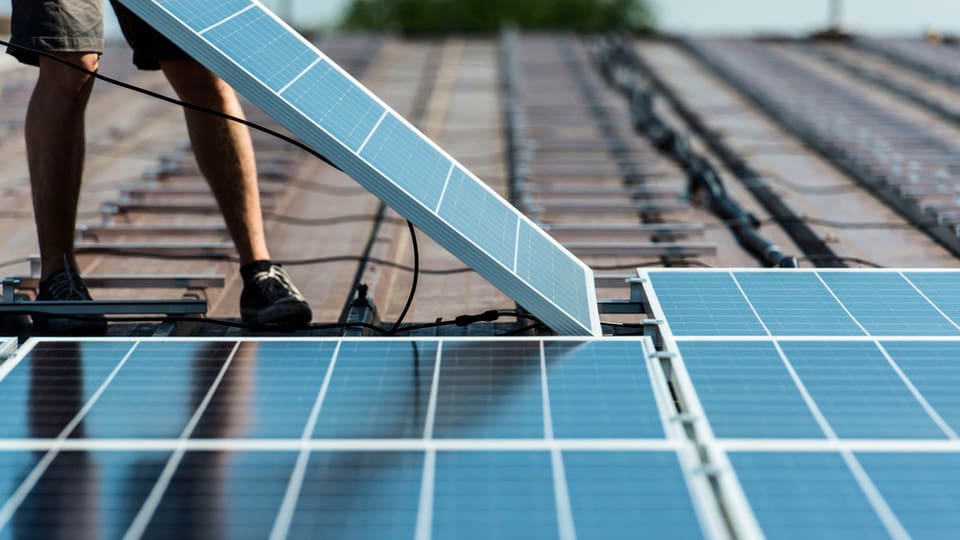 Solaranlagen auf Flachdächern: Eine gute Sache, aber eine schlechte Initiative.