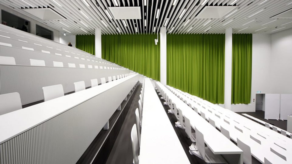 Der Hörsaal 11 in der Universität Luzern.