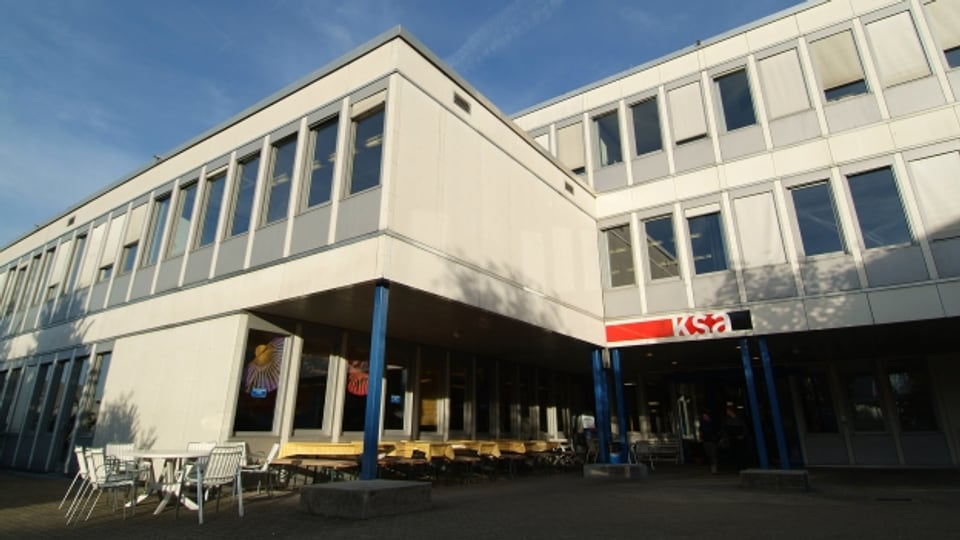 Die Kantonsschule in Pfäffikon.