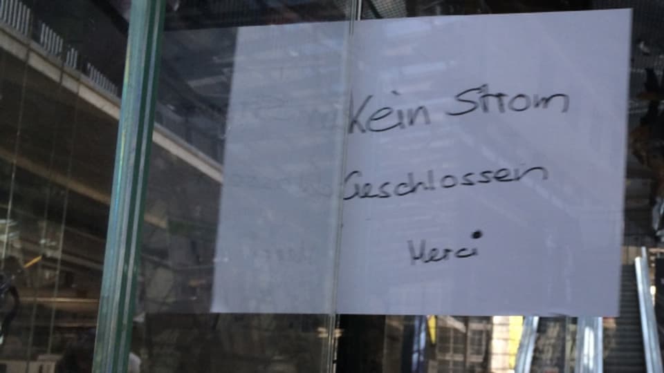 Wegen des Stromausfalls mussten auch die Geschäfte im Bahnhof Luzern schliessen.