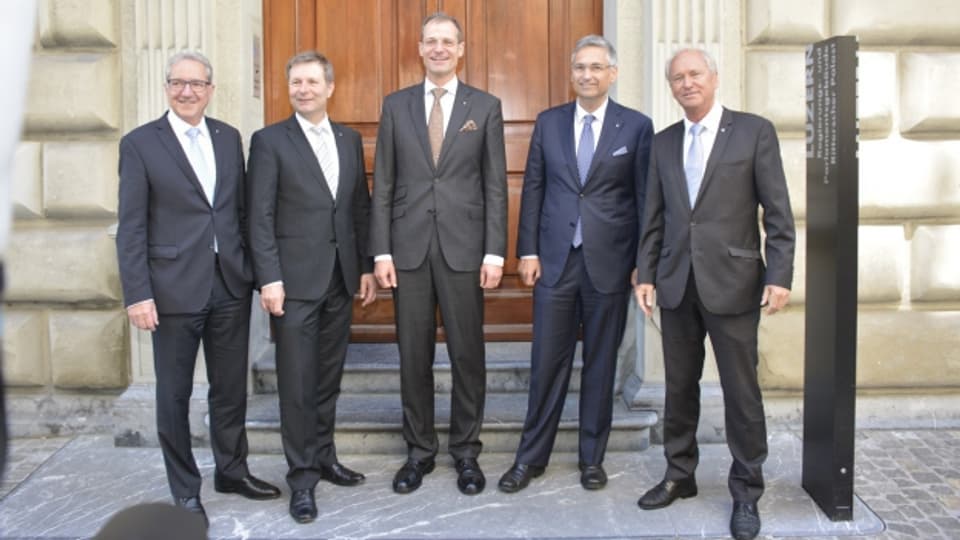 Gruppenfoto mit fünf Politikern