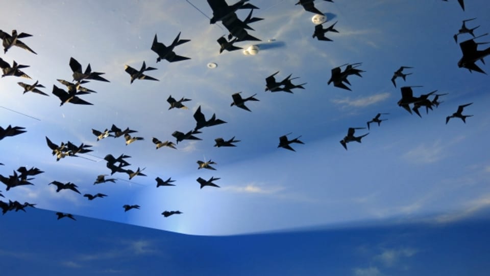 Im Raum «Fliegen» zeigt die Vogelwarte Zugvögel, welche durch einen Origami-Künstler gestaltet wurden.