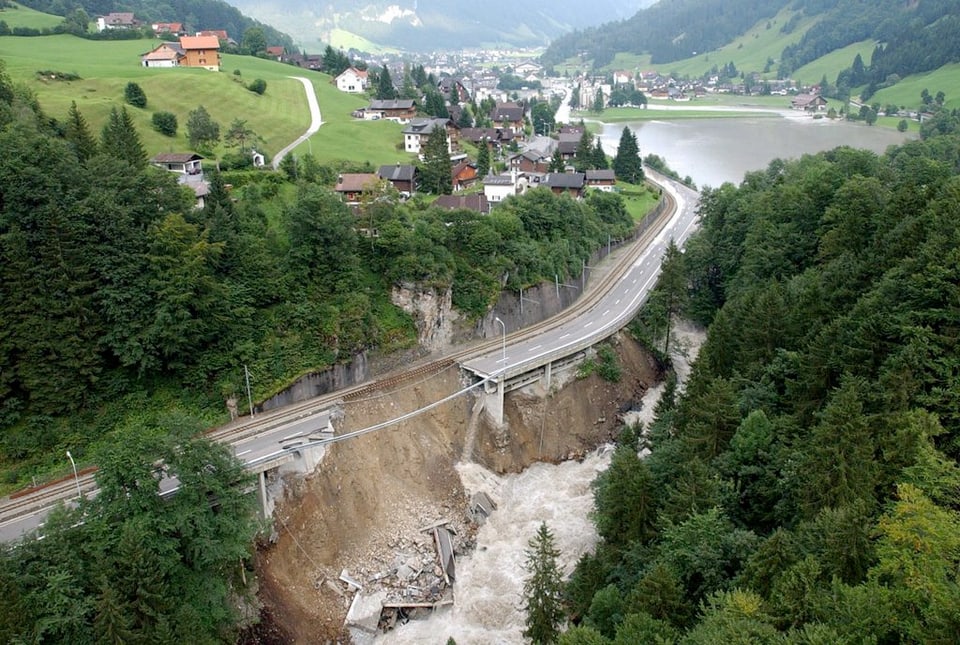 Enorme Schäden durch das Hochwasser 2005.