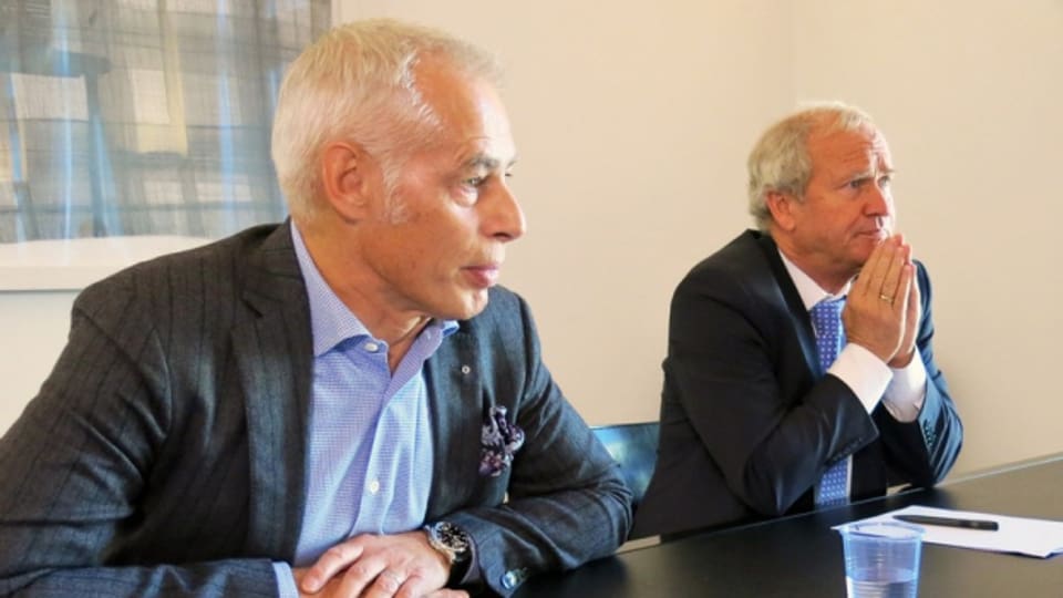 FCL-Präsident Ruedi Stäger mit Regierungsrat Paul Winiker (rechts).